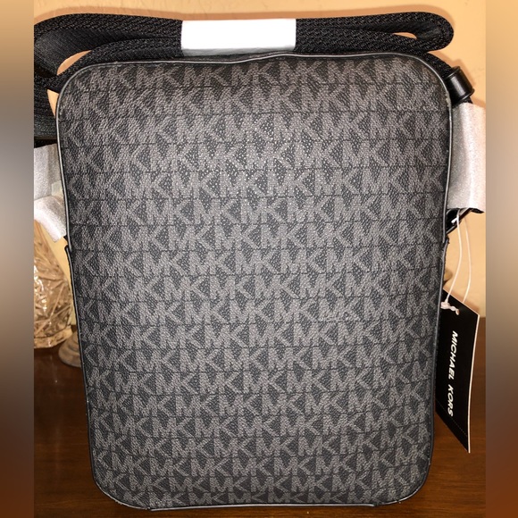 💥SOLD💥 - Micheal Kors - Cooper Flight Bag - NWT - Picture 6 of 15